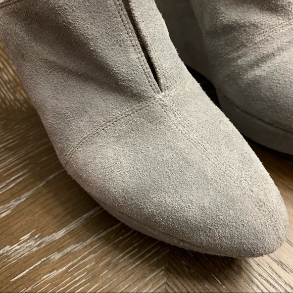 Jessica Bennett light gray suede platform mules. - Picture 5 of 17